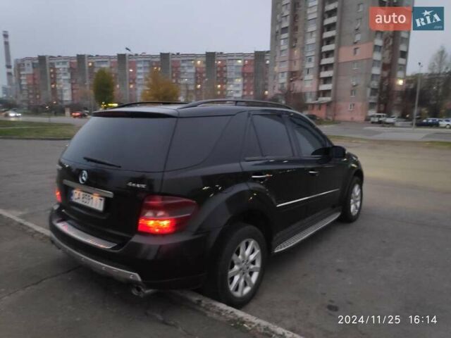 Черный Мерседес М-Класс, объемом двигателя 3.5 л и пробегом 237 тыс. км за 12000 $, фото 2 на Automoto.ua