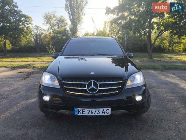 Черный Мерседес М-Класс, объемом двигателя 2.99 л и пробегом 264 тыс. км за 13999 $, фото 2 на Automoto.ua