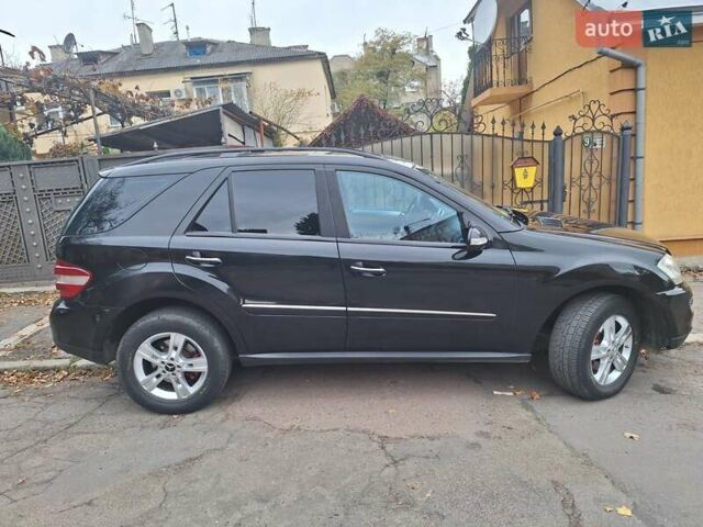 Черный Мерседес М-Класс, объемом двигателя 2.99 л и пробегом 281 тыс. км за 14000 $, фото 1 на Automoto.ua