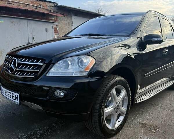 Черный Мерседес М-Класс, объемом двигателя 3.5 л и пробегом 221 тыс. км за 12800 $, фото 1 на Automoto.ua