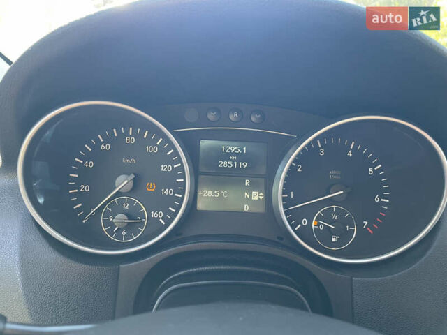 Черный Мерседес М-Класс, объемом двигателя 3.5 л и пробегом 285 тыс. км за 10000 $, фото 4 на Automoto.ua