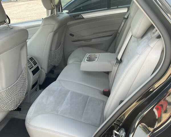 Черный Мерседес М-Класс, объемом двигателя 3 л и пробегом 177 тыс. км за 15300 $, фото 17 на Automoto.ua