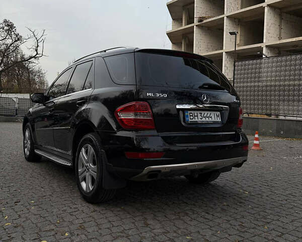 Черный Мерседес М-Класс, объемом двигателя 3.5 л и пробегом 192 тыс. км за 12500 $, фото 3 на Automoto.ua