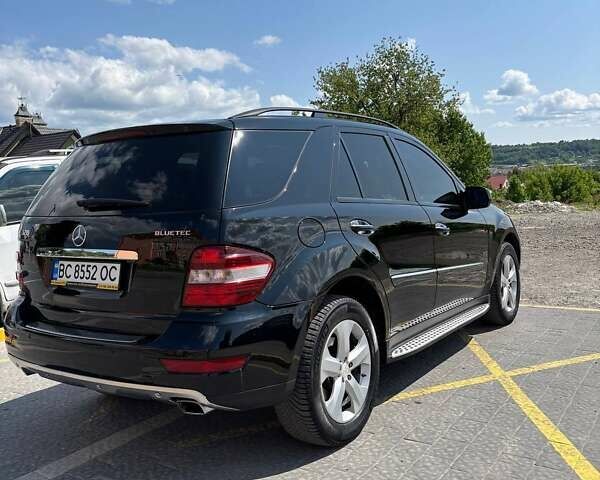 Черный Мерседес М-Класс, объемом двигателя 2.99 л и пробегом 404 тыс. км за 10999 $, фото 6 на Automoto.ua