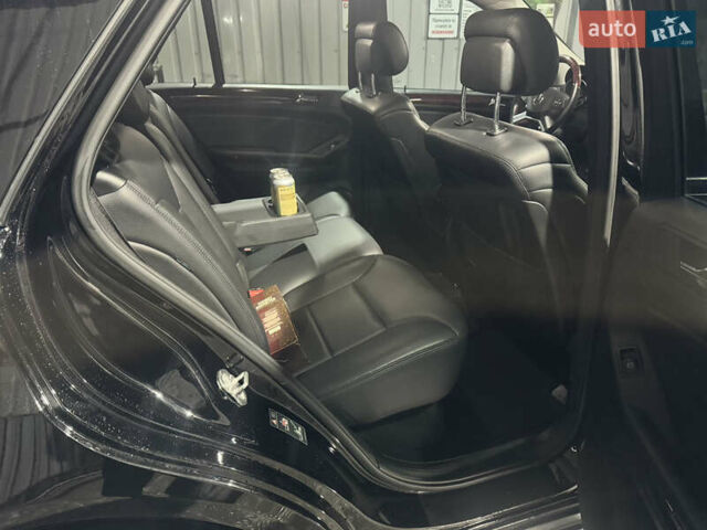 Черный Мерседес М-Класс, объемом двигателя 3.5 л и пробегом 196 тыс. км за 15000 $, фото 27 на Automoto.ua