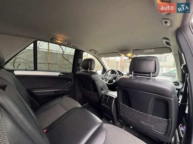 Черный Мерседес М-Класс, объемом двигателя 2.99 л и пробегом 270 тыс. км за 13600 $, фото 7 на Automoto.ua