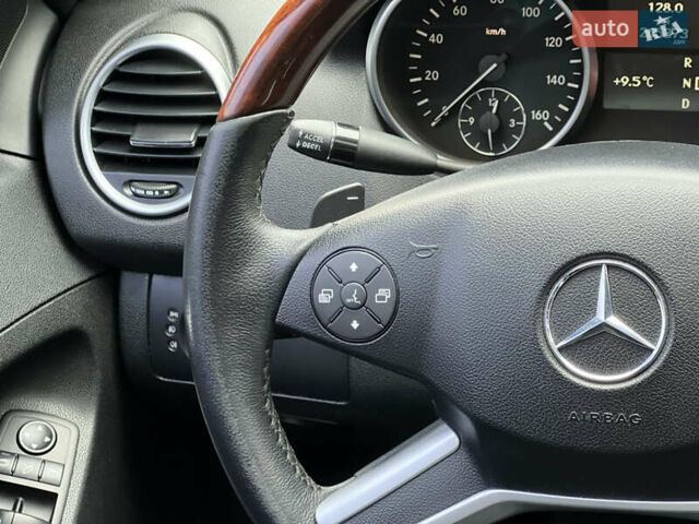 Черный Мерседес М-Класс, объемом двигателя 3.5 л и пробегом 265 тыс. км за 14300 $, фото 49 на Automoto.ua