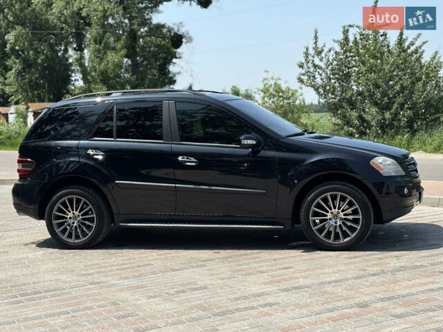 Черный Мерседес М-Класс, объемом двигателя 3.5 л и пробегом 287 тыс. км за 10500 $, фото 3 на Automoto.ua