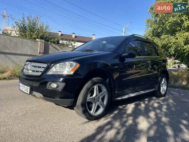 Черный Мерседес М-Класс, объемом двигателя 3.5 л и пробегом 285 тыс. км за 10000 $, фото 2 на Automoto.ua