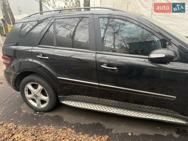 Черный Мерседес М-Класс, объемом двигателя 3.5 л и пробегом 313 тыс. км за 6500 $, фото 7 на Automoto.ua