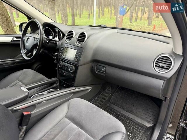 Черный Мерседес М-Класс, объемом двигателя 3.5 л и пробегом 174 тыс. км за 10950 $, фото 29 на Automoto.ua