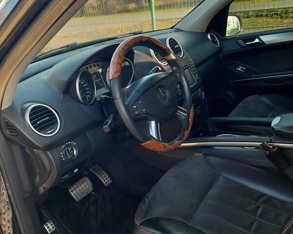 Черный Мерседес М-Класс, объемом двигателя 3 л и пробегом 319 тыс. км за 14000 $, фото 7 на Automoto.ua