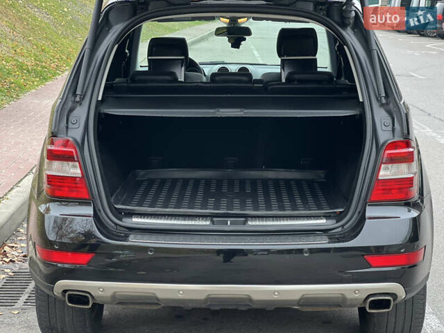 Черный Мерседес М-Класс, объемом двигателя 3.5 л и пробегом 265 тыс. км за 14300 $, фото 54 на Automoto.ua