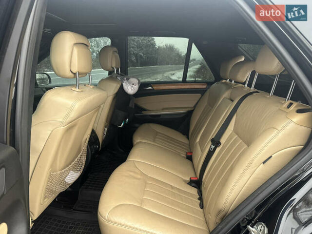 Черный Мерседес М-Класс, объемом двигателя 3.5 л и пробегом 242 тыс. км за 8500 $, фото 5 на Automoto.ua