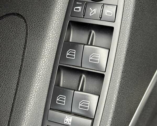 Черный Мерседес М-Класс, объемом двигателя 3.5 л и пробегом 174 тыс. км за 10999 $, фото 46 на Automoto.ua