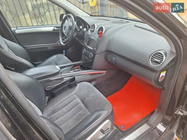 Черный Мерседес М-Класс, объемом двигателя 2.99 л и пробегом 281 тыс. км за 14000 $, фото 4 на Automoto.ua