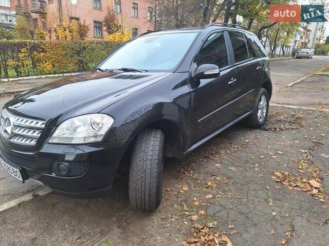 Черный Мерседес М-Класс, объемом двигателя 2.99 л и пробегом 281 тыс. км за 14000 $, фото 2 на Automoto.ua