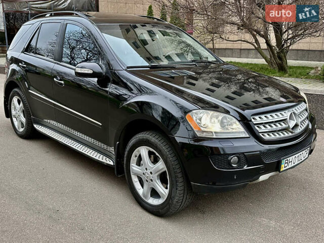 Чорний Мерседес М-Клас, об'ємом двигуна 3 л та пробігом 255 тис. км за 14000 $, фото 4 на Automoto.ua