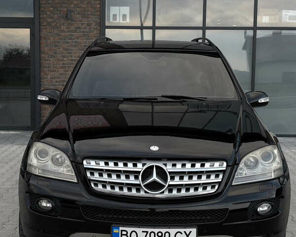 Черный Мерседес М-Класс, объемом двигателя 3 л и пробегом 300 тыс. км за 12000 $, фото 2 на Automoto.ua