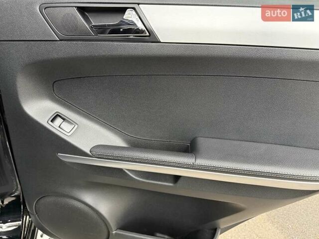 Черный Мерседес М-Класс, объемом двигателя 3.5 л и пробегом 174 тыс. км за 10999 $, фото 49 на Automoto.ua