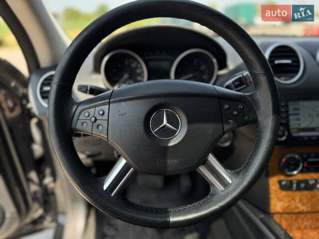 Черный Мерседес М-Класс, объемом двигателя 3.5 л и пробегом 287 тыс. км за 10500 $, фото 22 на Automoto.ua