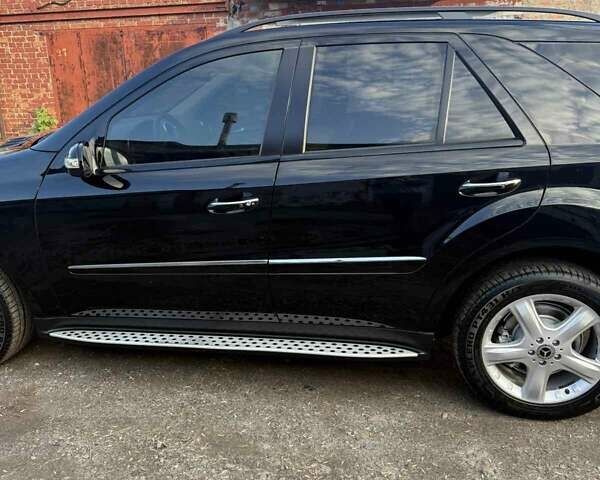 Черный Мерседес М-Класс, объемом двигателя 3.5 л и пробегом 221 тыс. км за 12800 $, фото 9 на Automoto.ua