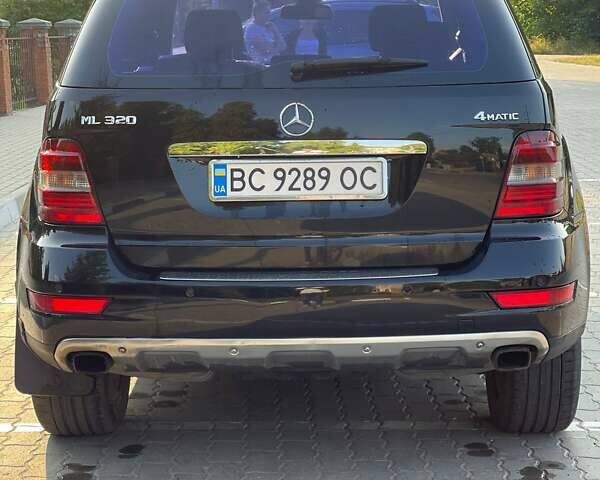 Чорний Мерседес М-Клас, об'ємом двигуна 3 л та пробігом 265 тис. км за 14500 $, фото 7 на Automoto.ua