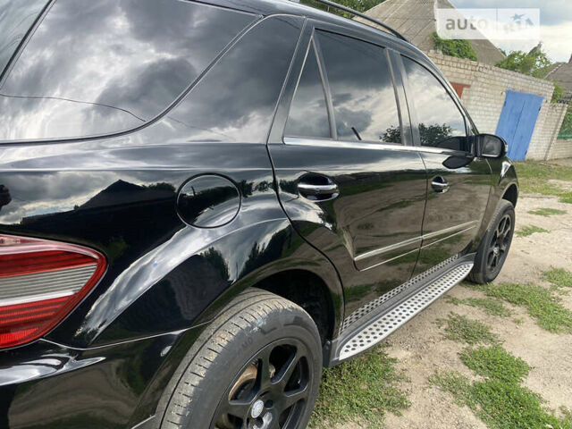 Черный Мерседес М-Класс, объемом двигателя 3.5 л и пробегом 295 тыс. км за 10000 $, фото 3 на Automoto.ua