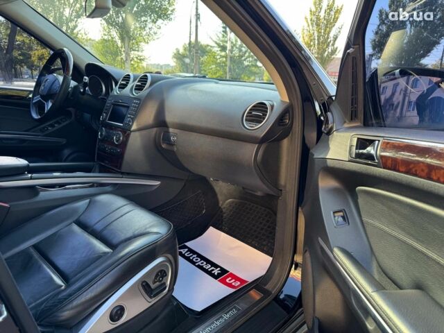 Черный Мерседес М-Класс, объемом двигателя 55 л и пробегом 245 тыс. км за 12490 $, фото 16 на Automoto.ua