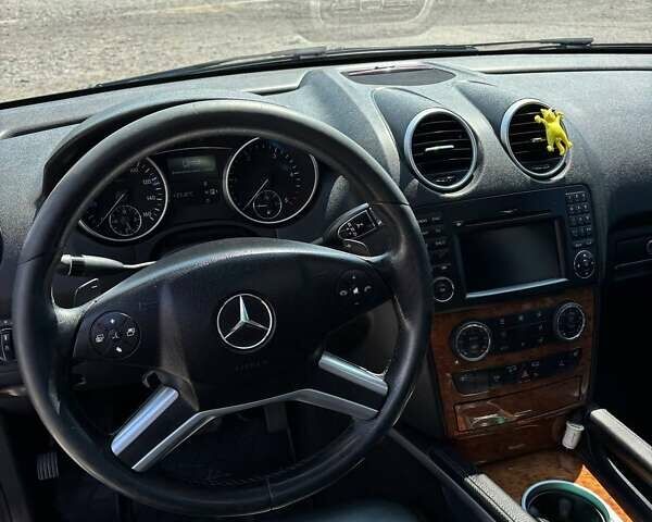 Черный Мерседес М-Класс, объемом двигателя 2.99 л и пробегом 404 тыс. км за 10999 $, фото 10 на Automoto.ua