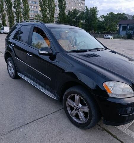 Черный Мерседес М-Класс, объемом двигателя 2.99 л и пробегом 265 тыс. км за 11600 $, фото 4 на Automoto.ua