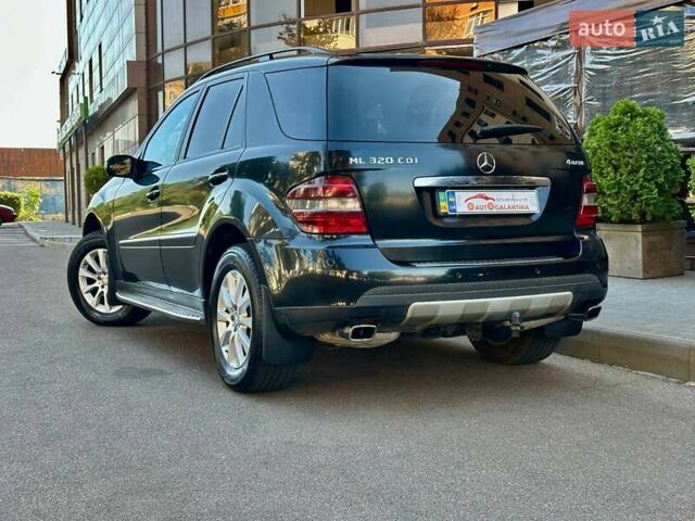 Чорний Мерседес М-Клас, об'ємом двигуна 3 л та пробігом 250 тис. км за 14999 $, фото 12 на Automoto.ua