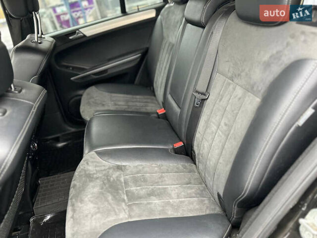 Черный Мерседес М-Класс, объемом двигателя 3.5 л и пробегом 276 тыс. км за 10499 $, фото 10 на Automoto.ua