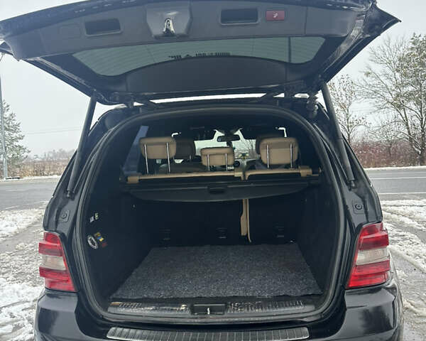 Черный Мерседес М-Класс, объемом двигателя 3.5 л и пробегом 242 тыс. км за 8500 $, фото 6 на Automoto.ua