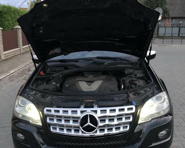 Черный Мерседес М-Класс, объемом двигателя 2.99 л и пробегом 363 тыс. км за 15500 $, фото 4 на Automoto.ua