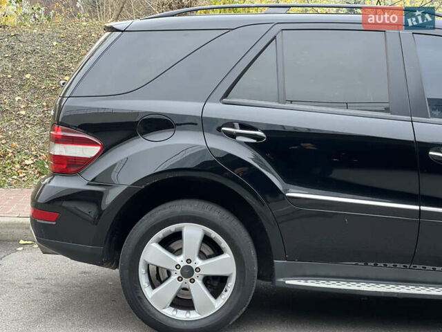 Черный Мерседес М-Класс, объемом двигателя 3.5 л и пробегом 265 тыс. км за 14300 $, фото 26 на Automoto.ua