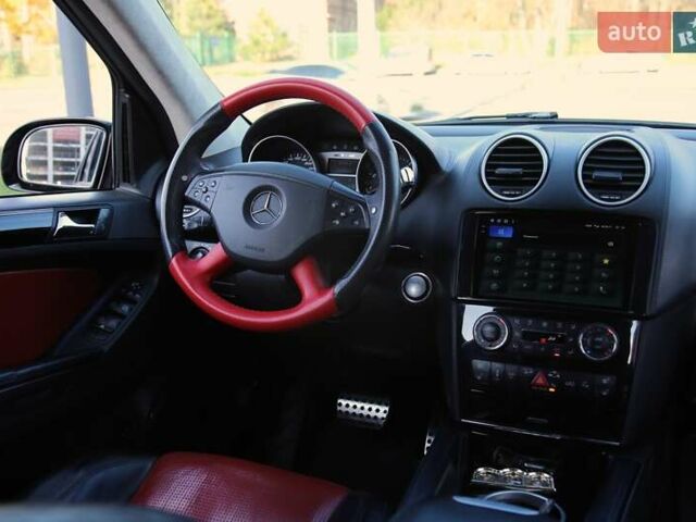 Чорний Мерседес М-Клас, об'ємом двигуна 6.21 л та пробігом 237 тис. км за 11500 $, фото 10 на Automoto.ua