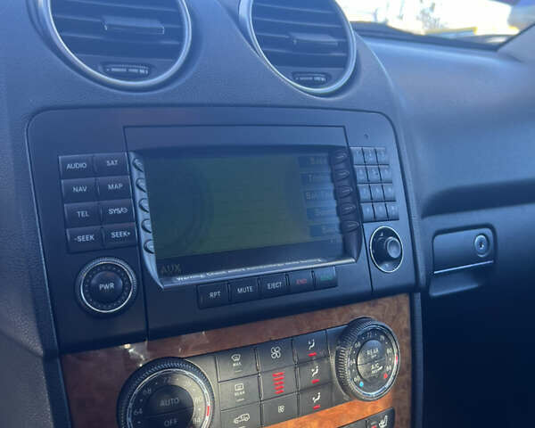 Черный Мерседес М-Класс, объемом двигателя 3 л и пробегом 293 тыс. км за 14125 $, фото 11 на Automoto.ua