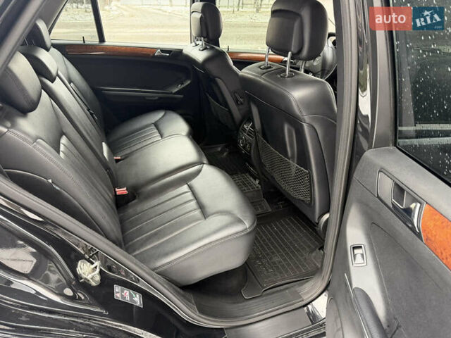 Черный Мерседес М-Класс, объемом двигателя 3.5 л и пробегом 287 тыс. км за 11000 $, фото 10 на Automoto.ua