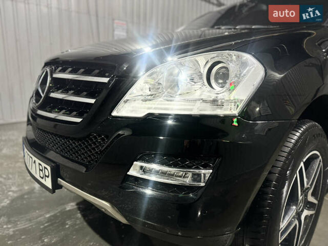 Черный Мерседес М-Класс, объемом двигателя 3.5 л и пробегом 196 тыс. км за 15000 $, фото 37 на Automoto.ua