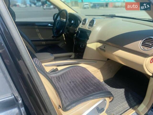 Черный Мерседес М-Класс, объемом двигателя 3 л и пробегом 200 тыс. км за 12000 $, фото 7 на Automoto.ua