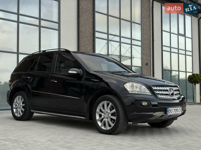 Черный Мерседес М-Класс, объемом двигателя 3 л и пробегом 300 тыс. км за 12000 $, фото 6 на Automoto.ua