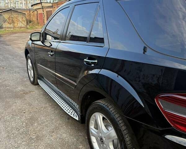 Черный Мерседес М-Класс, объемом двигателя 3.5 л и пробегом 221 тыс. км за 12800 $, фото 3 на Automoto.ua