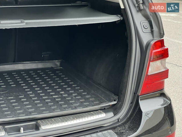 Черный Мерседес М-Класс, объемом двигателя 3.5 л и пробегом 265 тыс. км за 14300 $, фото 56 на Automoto.ua