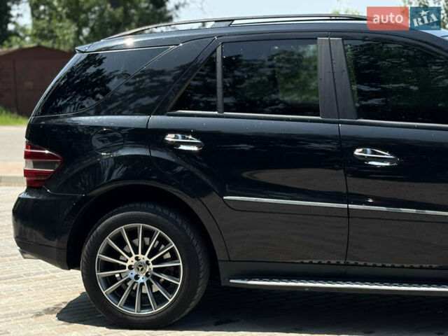 Черный Мерседес М-Класс, объемом двигателя 3.5 л и пробегом 287 тыс. км за 10500 $, фото 5 на Automoto.ua