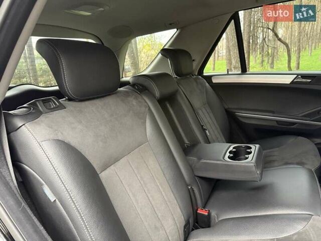 Черный Мерседес М-Класс, объемом двигателя 3.5 л и пробегом 174 тыс. км за 10999 $, фото 31 на Automoto.ua