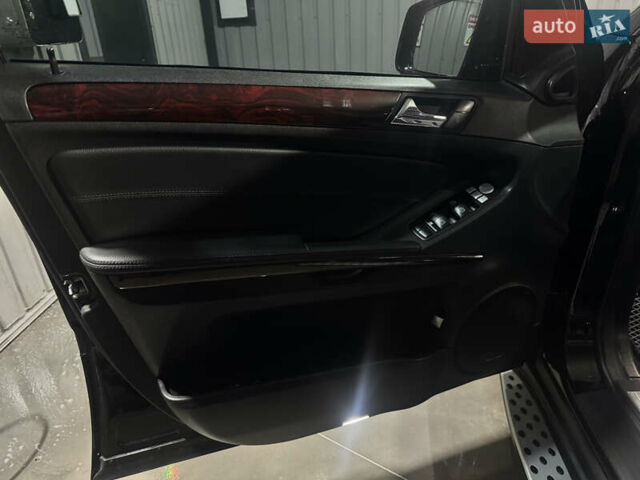Черный Мерседес М-Класс, объемом двигателя 3.5 л и пробегом 196 тыс. км за 15000 $, фото 26 на Automoto.ua