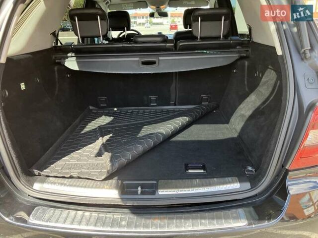 Черный Мерседес М-Класс, объемом двигателя 3.5 л и пробегом 263 тыс. км за 12000 $, фото 10 на Automoto.ua