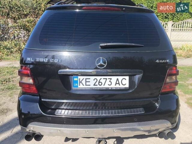 Черный Мерседес М-Класс, объемом двигателя 2.99 л и пробегом 264 тыс. км за 13999 $, фото 12 на Automoto.ua