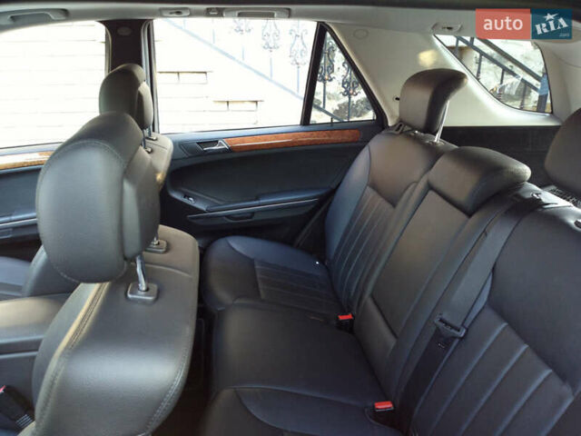 Черный Мерседес М-Класс, объемом двигателя 3.5 л и пробегом 290 тыс. км за 10500 $, фото 1 на Automoto.ua